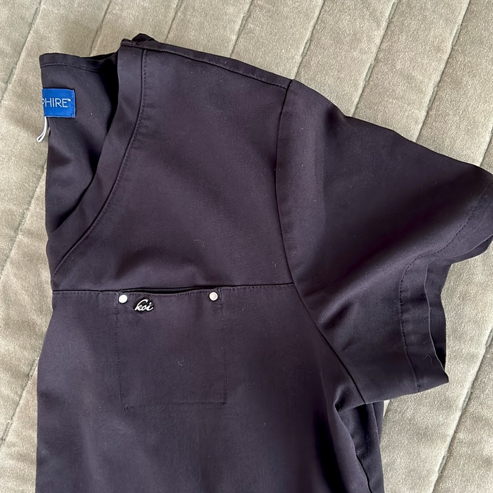 koi Sapphire black scrub set